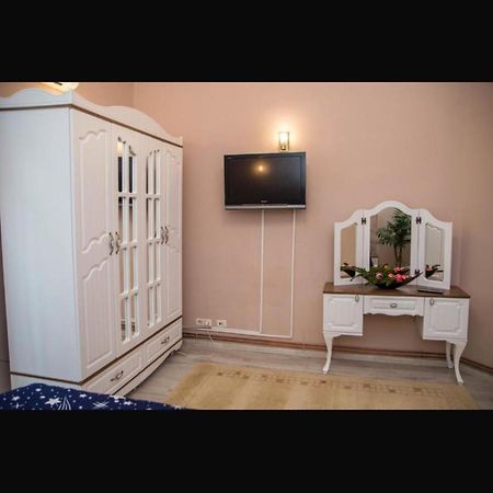 Zara Central Apartments Arad Extérieur photo
